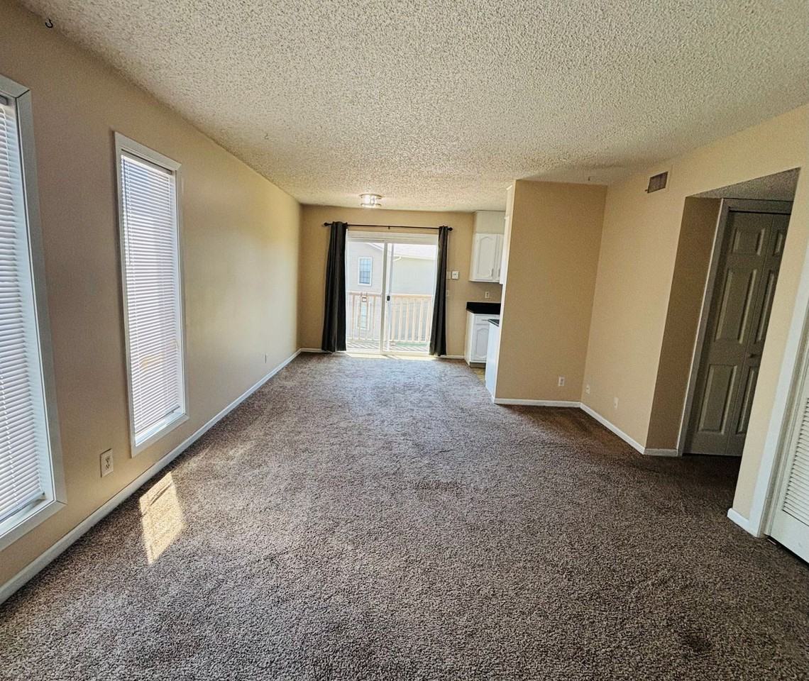 6720 6720 - 6732 W Par Ln - Photo 6 of 6