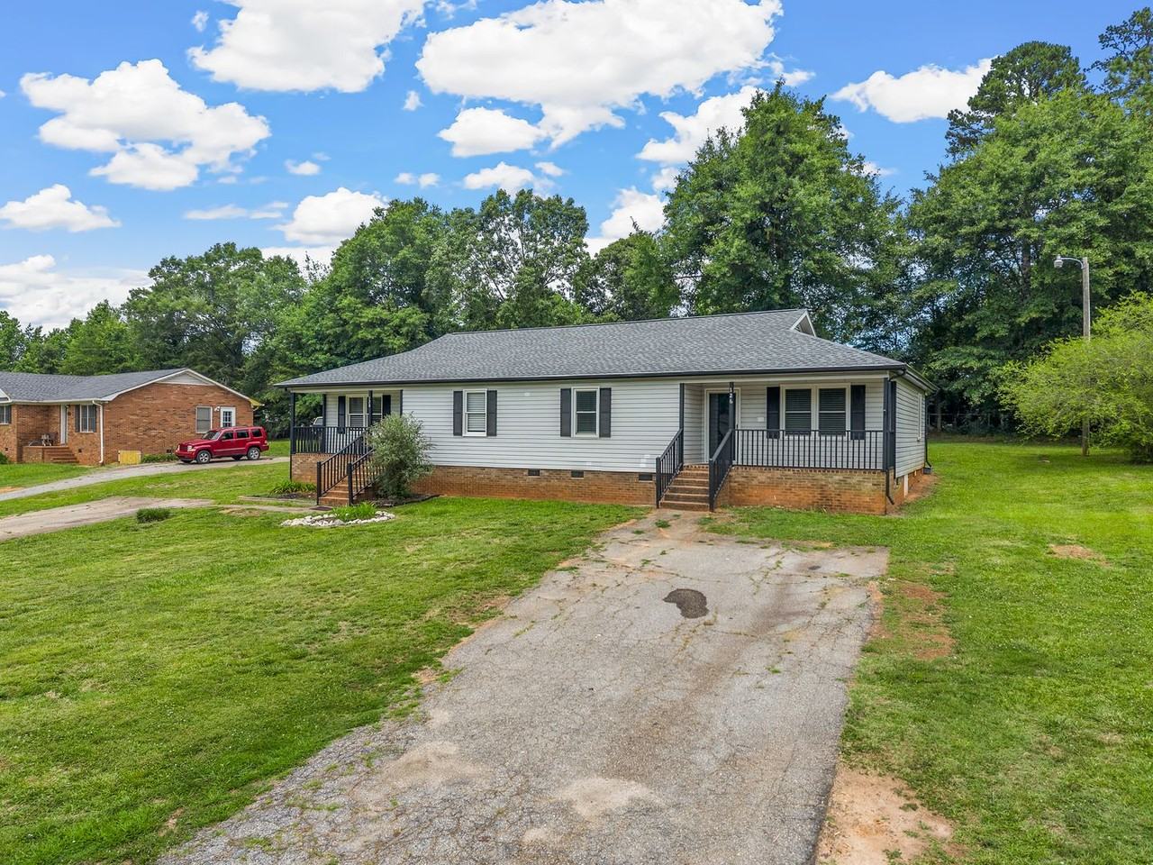 126 Mcbeth Rd - Photo 3 of 20
