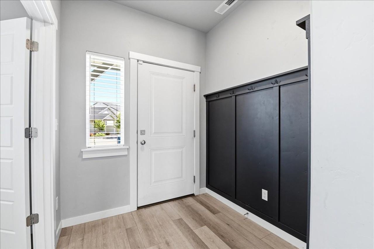 8345 S Snow Bird Ave - Photo 4 of 40