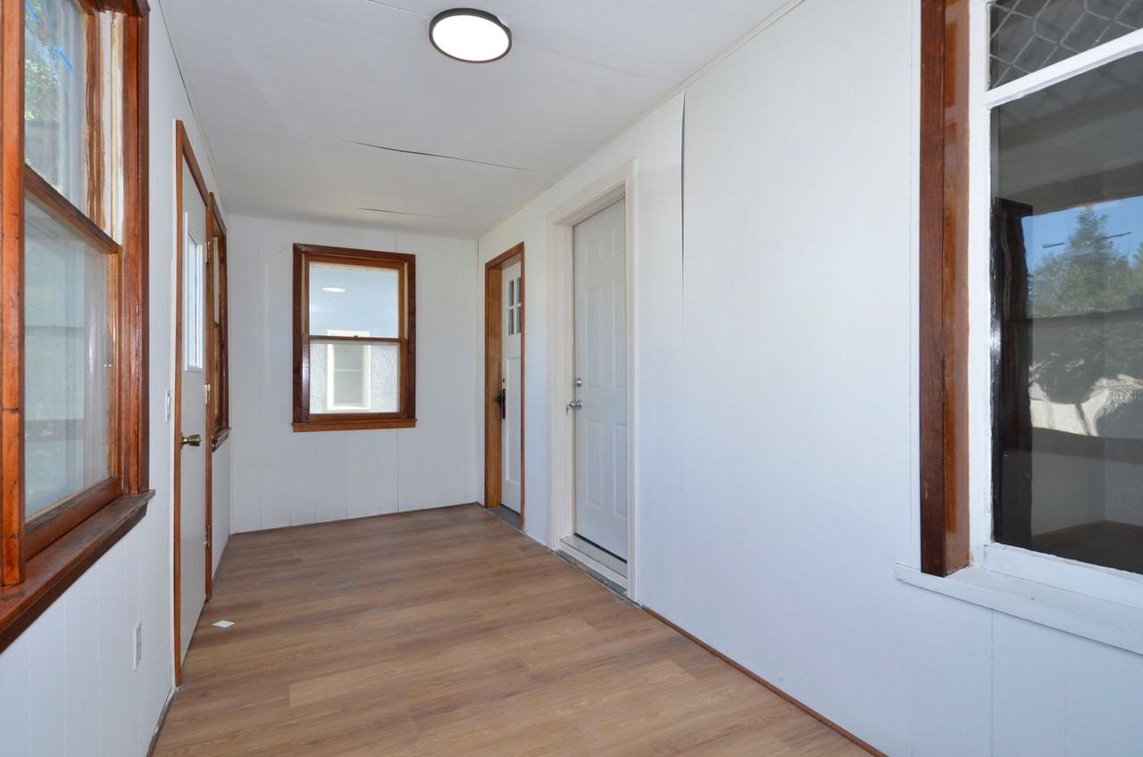 1801 Pierce St Ne - Photo 3 of 24