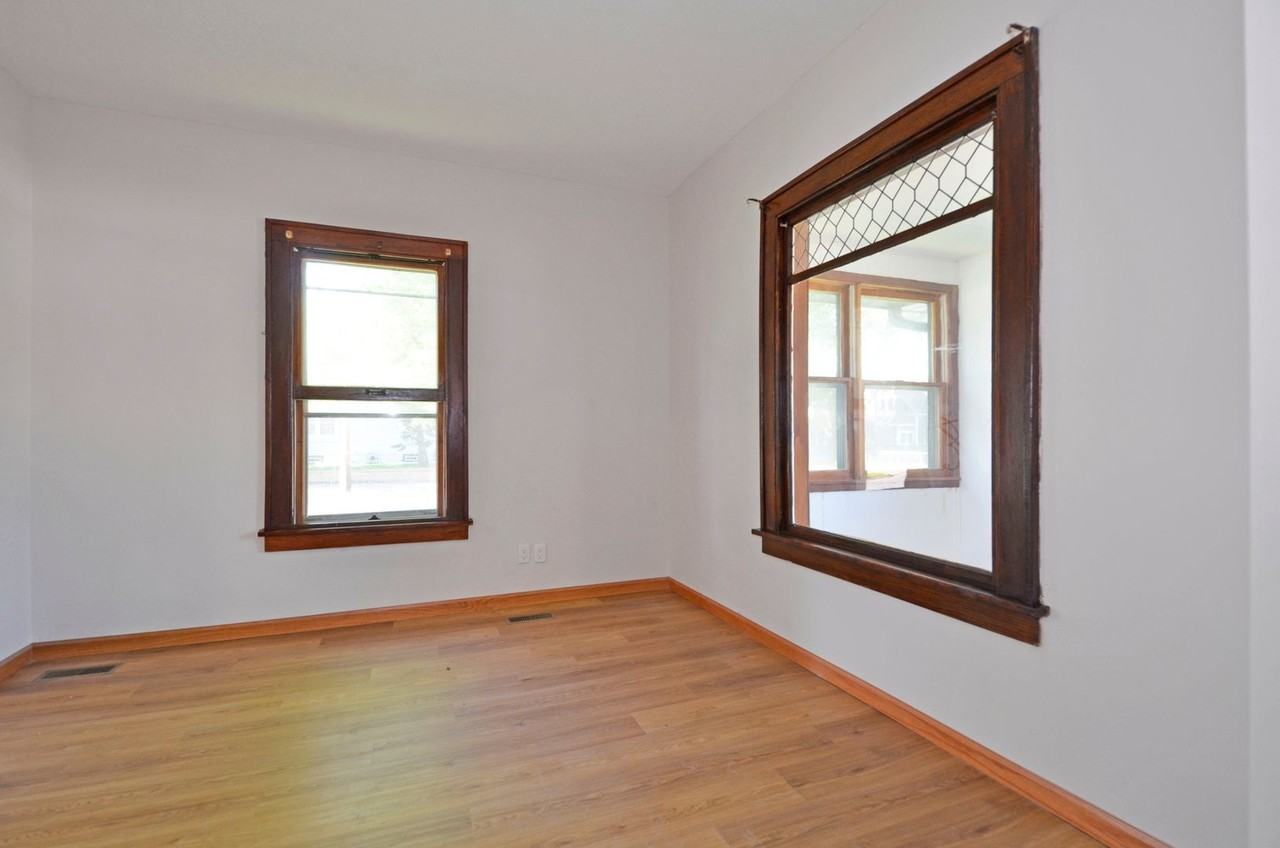 1801 Pierce St Ne - Photo 5 of 24