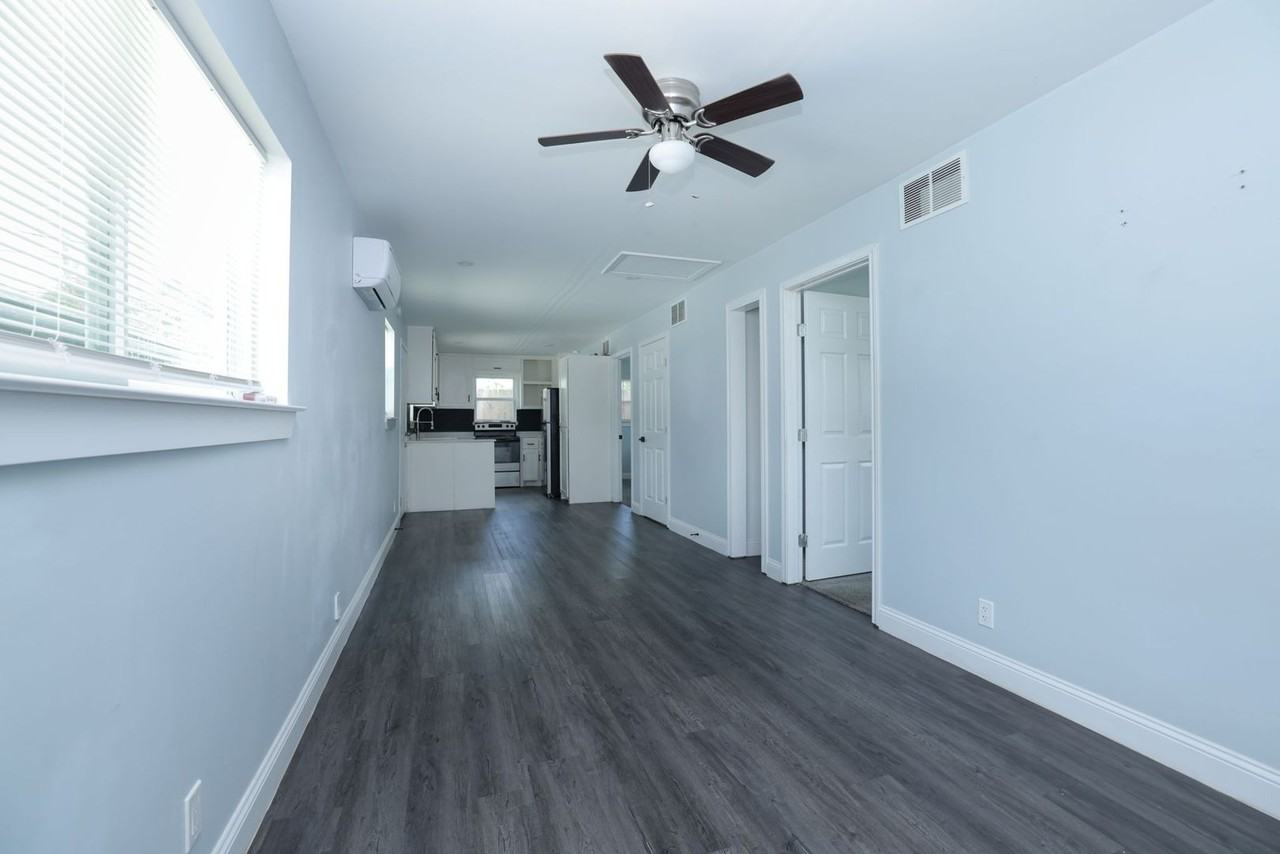 4120 Linn St #E - Photo 3 of 20