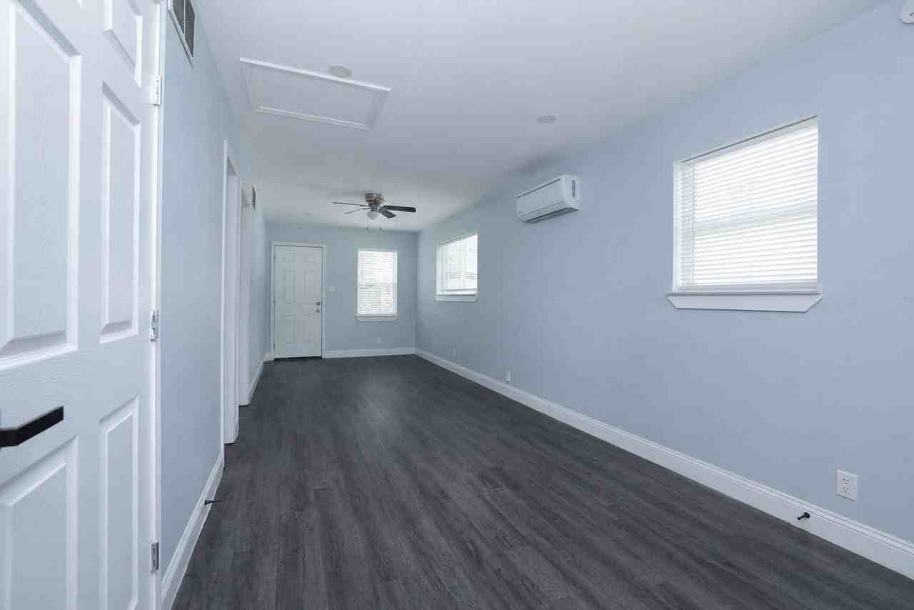4120 Linn St #E - Photo 4 of 20
