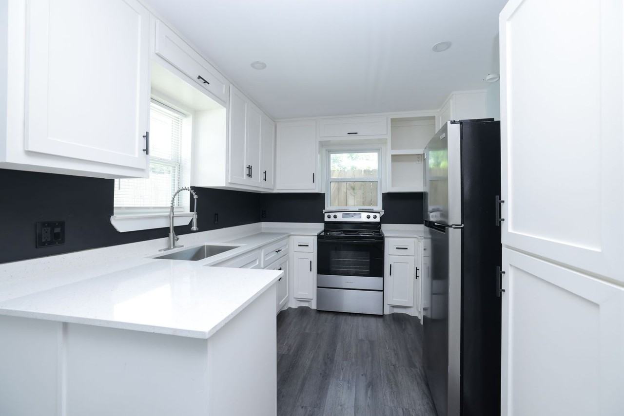 4120 Linn St #E - Photo 5 of 20