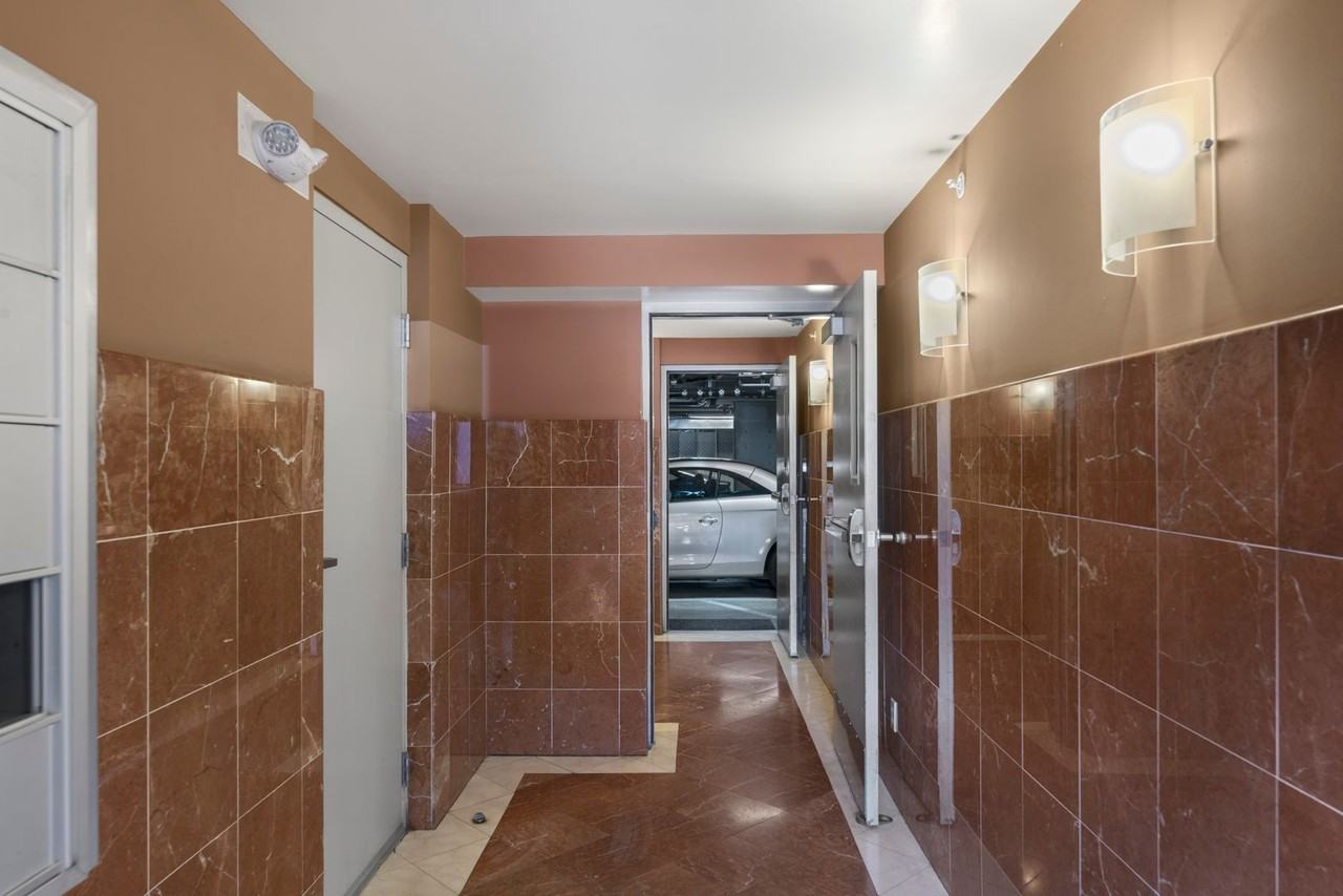 2900 22nd St #2 - Photo 5 of 23