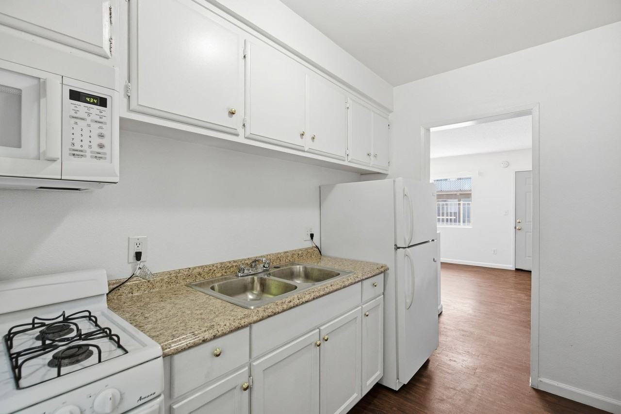 475 E Foothill Blvd - Photo 5 of 29