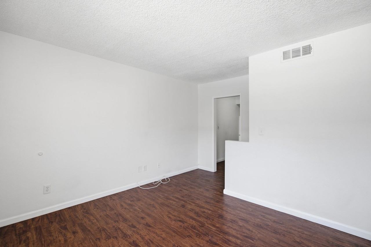 475 E Foothill Blvd - Photo 6 of 29
