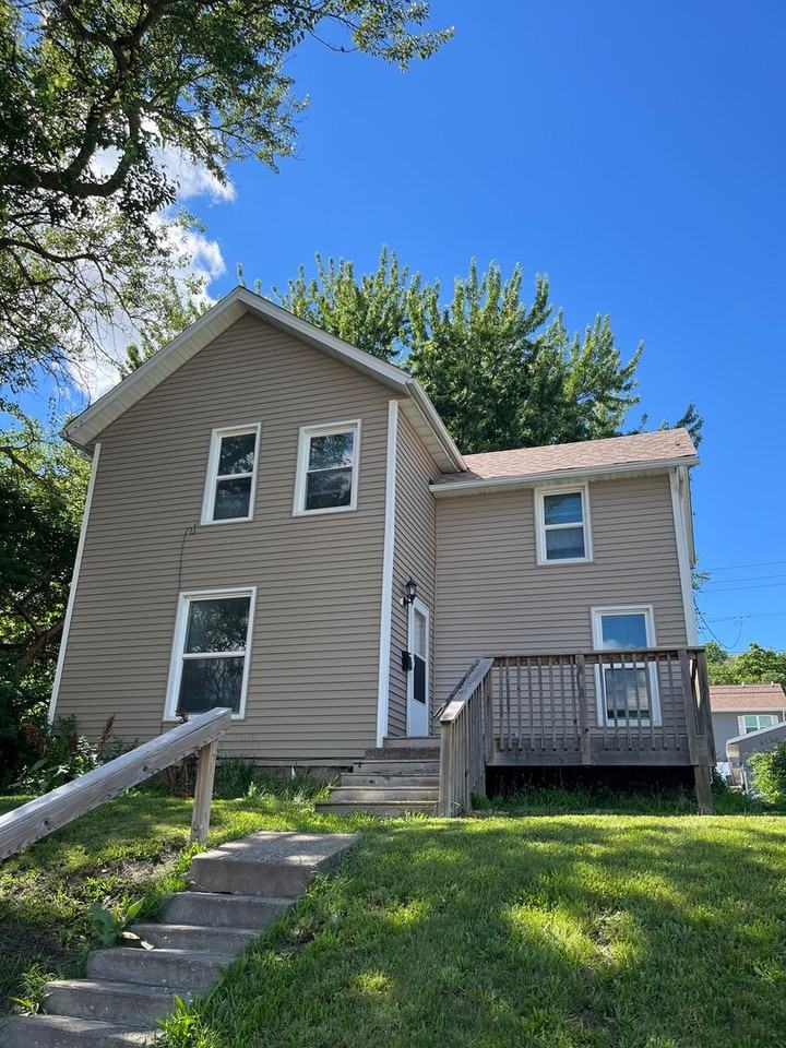 818 Charlotte St - Photo 2 of 24