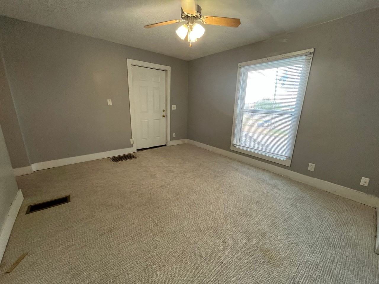 818 Charlotte St - Photo 4 of 24