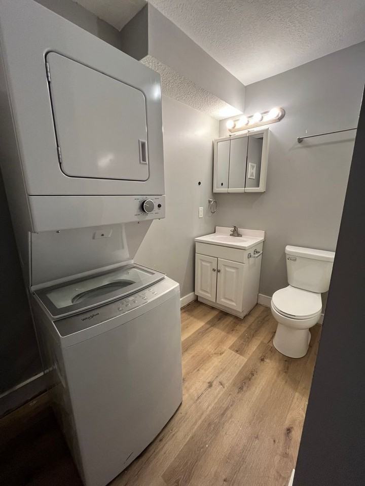 818 Charlotte St - Photo 6 of 24