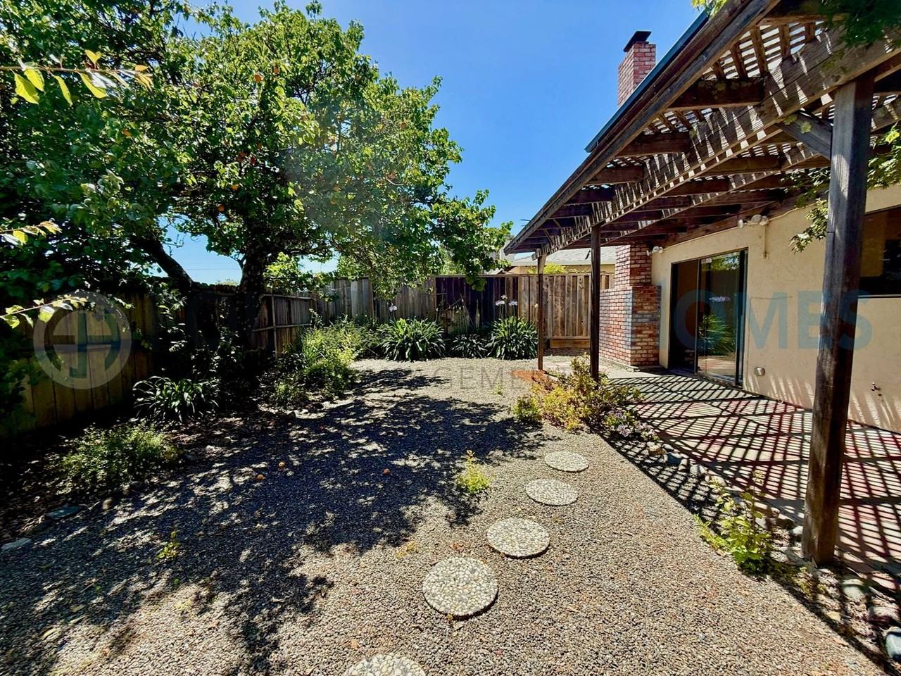 404 San Marin Dr - Photo 3 of 19