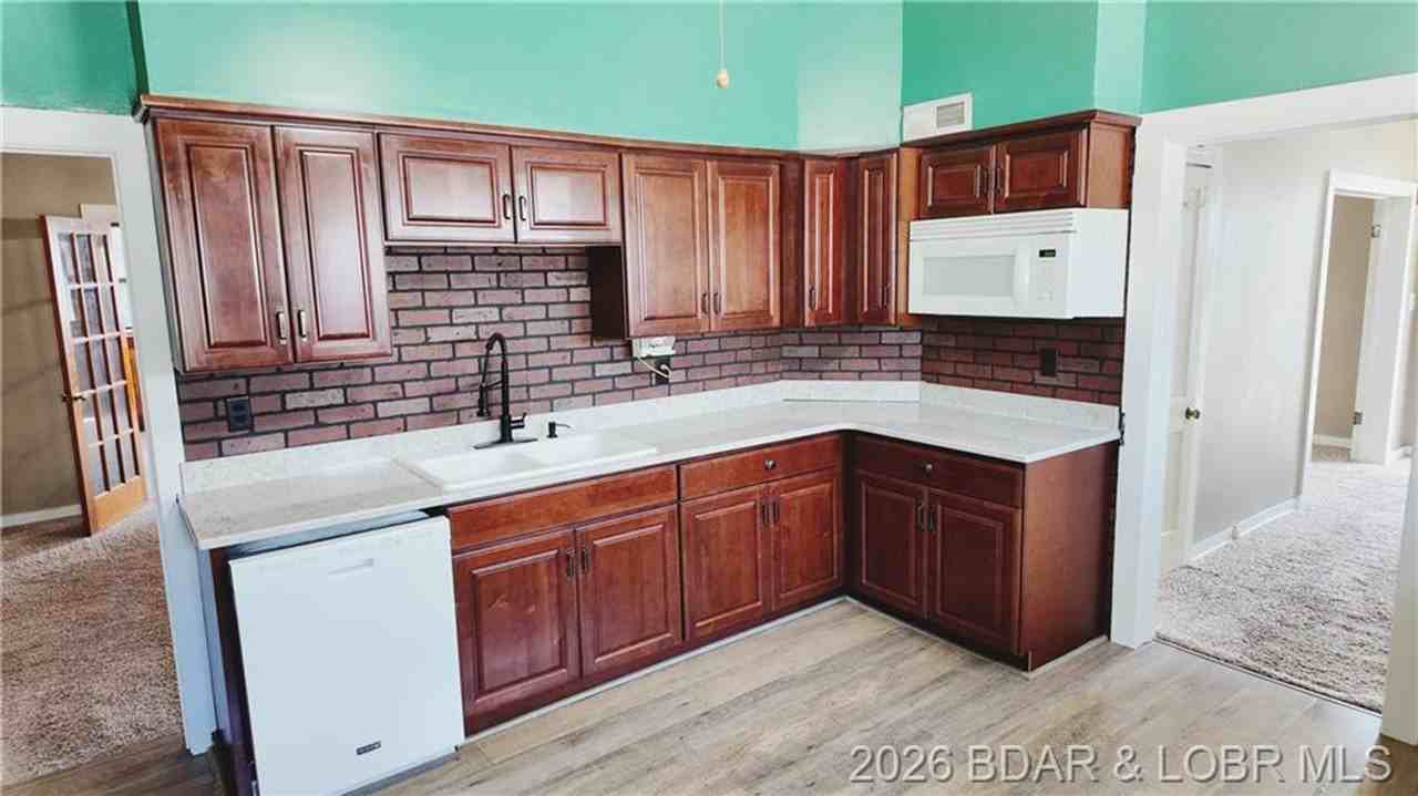 101 E North St - Photo 2 of 13