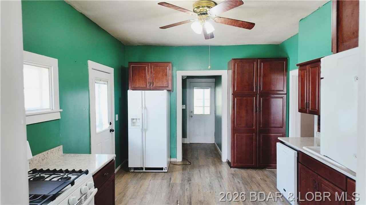 101 E North St - Photo 4 of 13