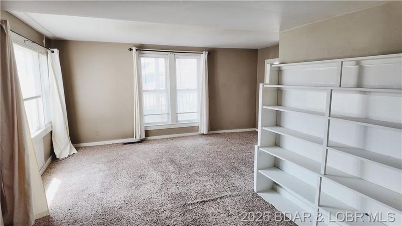 101 E North St - Photo 6 of 13