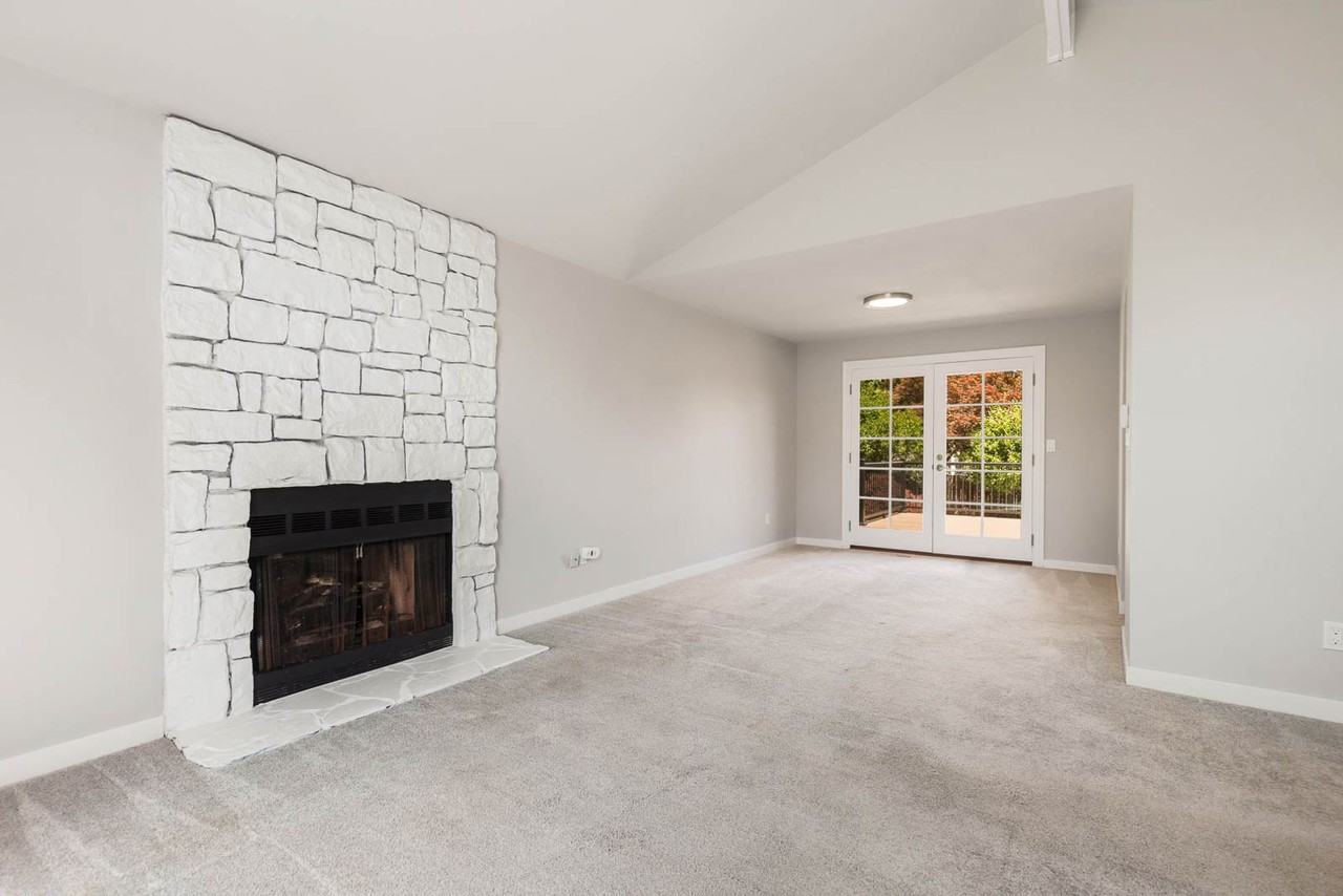 2206 Se 21st St - Photo 3 of 18