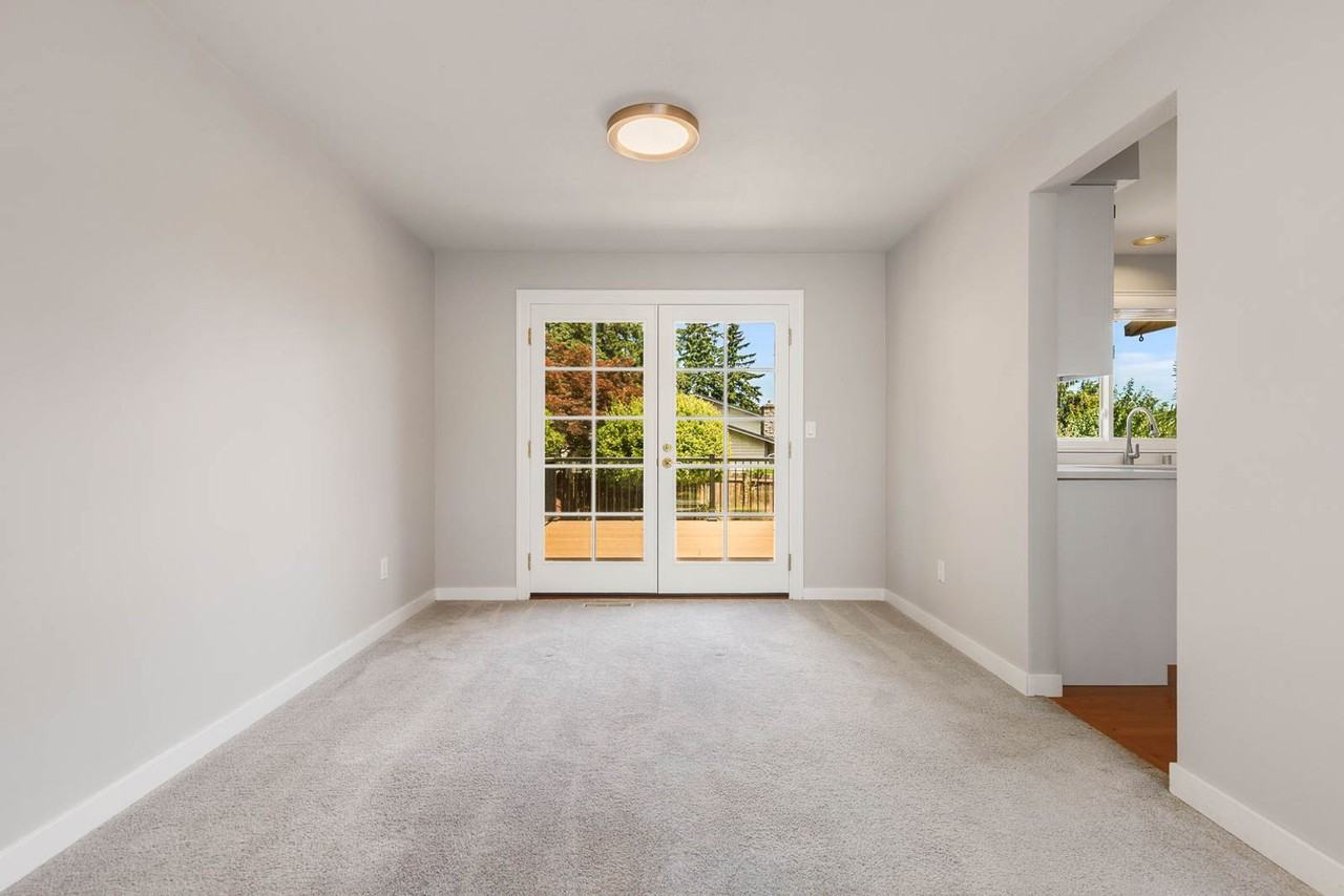 2206 Se 21st St - Photo 4 of 18