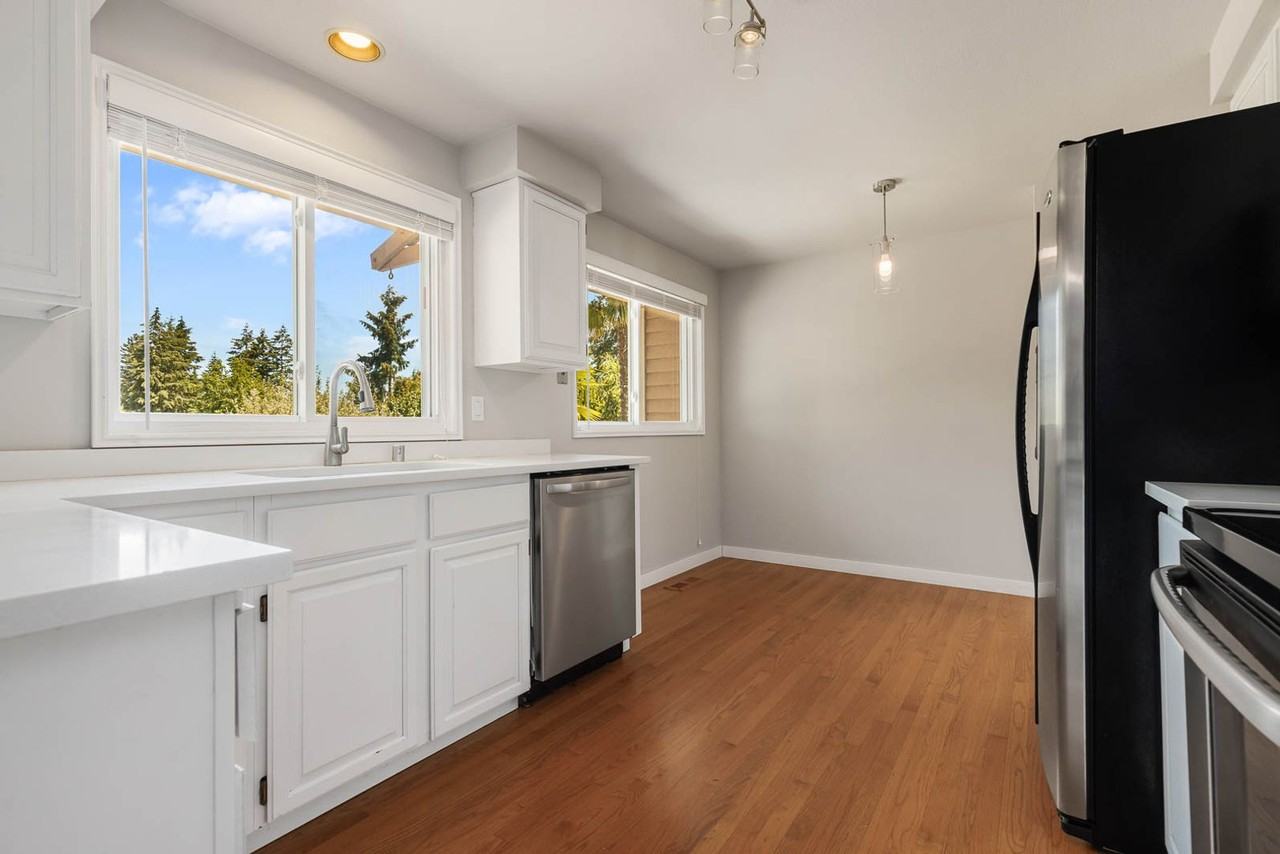 2206 Se 21st St - Photo 5 of 18