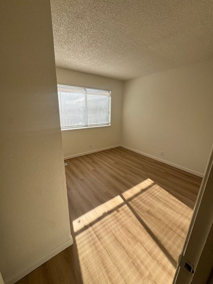 512 Lancaster Ln - Photo 6 of 16