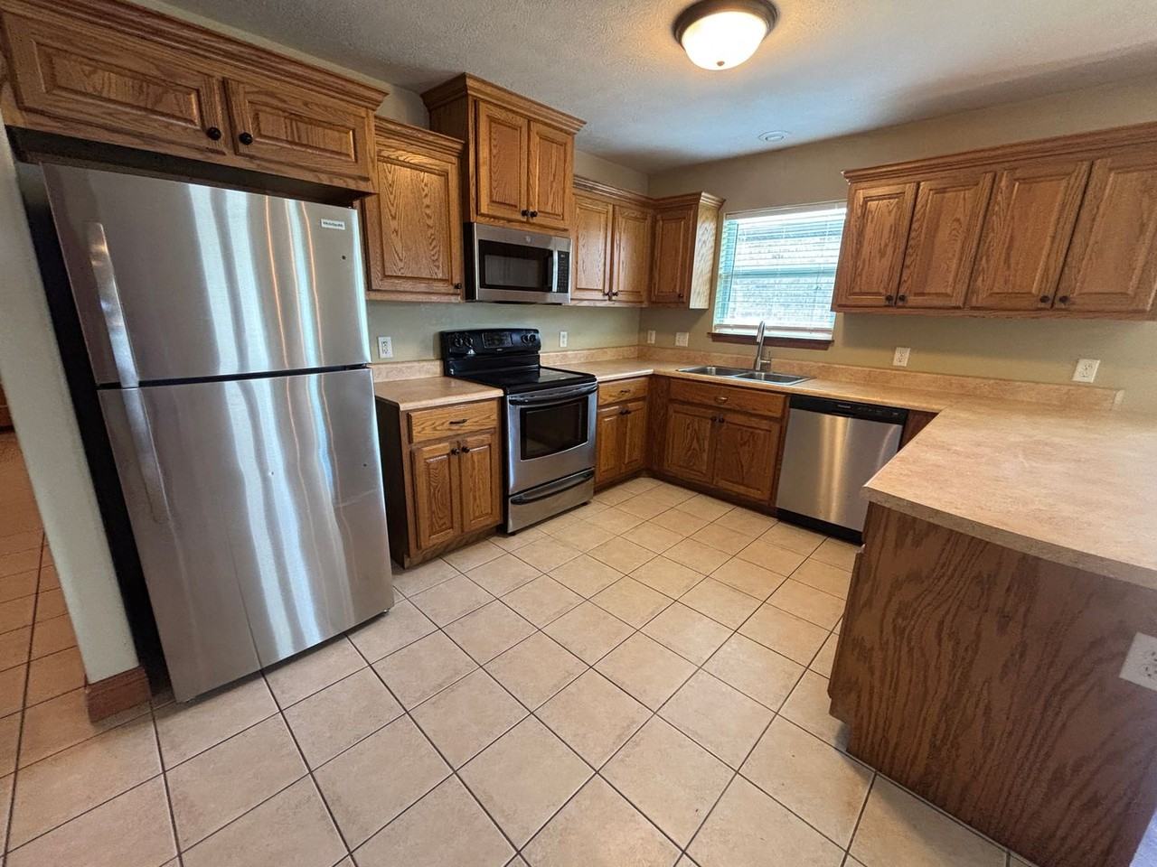 4701 Deerfield Dr - Photo 2 of 16