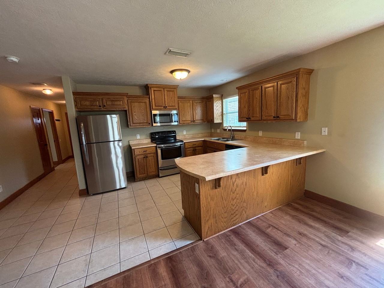 4701 Deerfield Dr - Photo 3 of 16