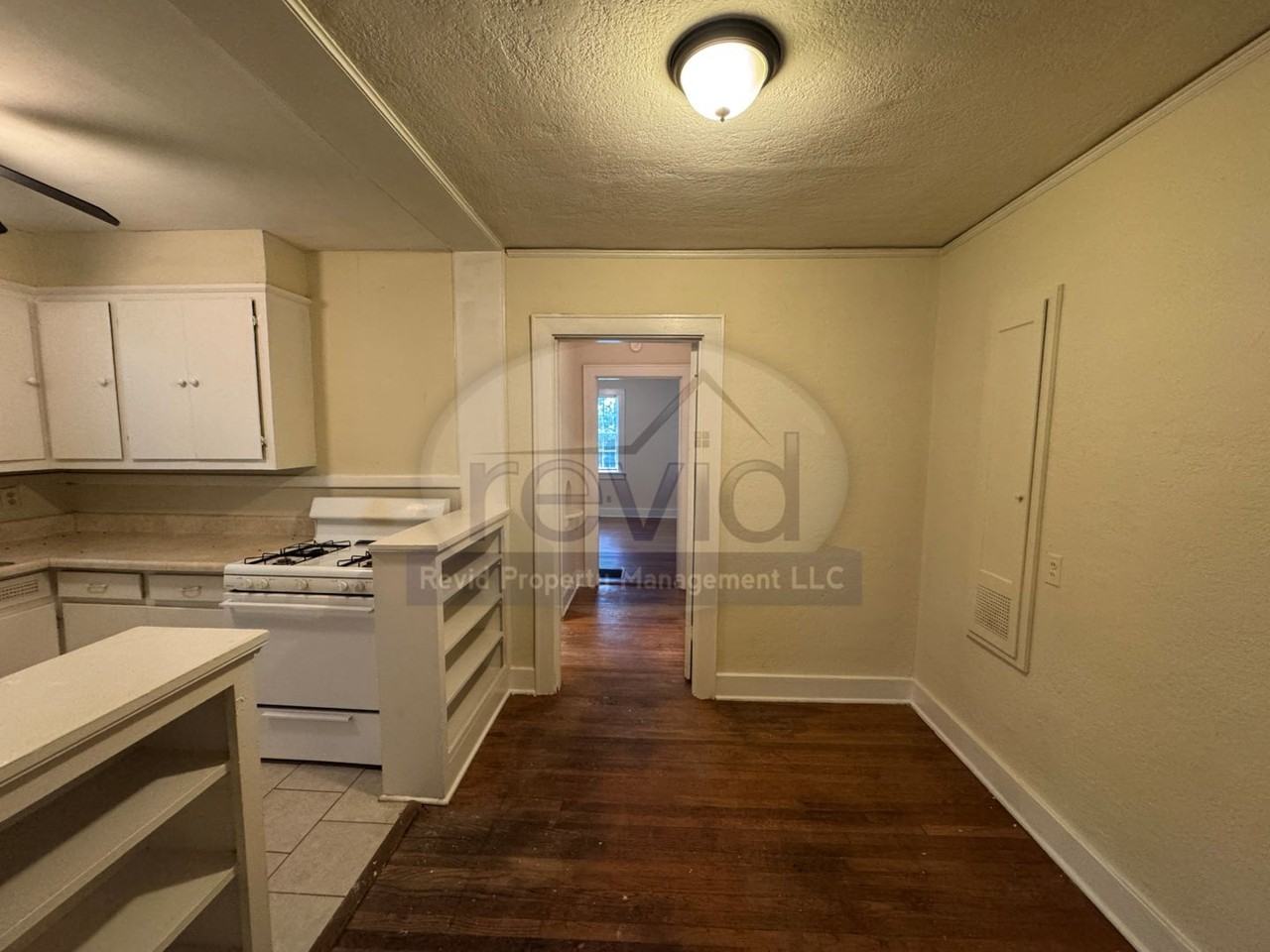 585 N Avalon St - Photo 3 of 12
