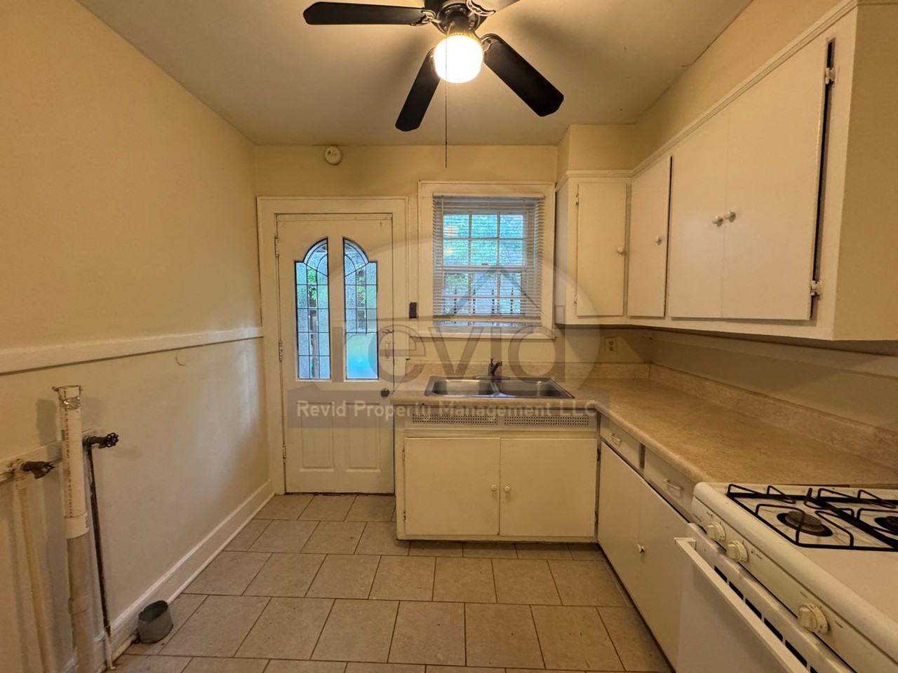 585 N Avalon St - Photo 5 of 12