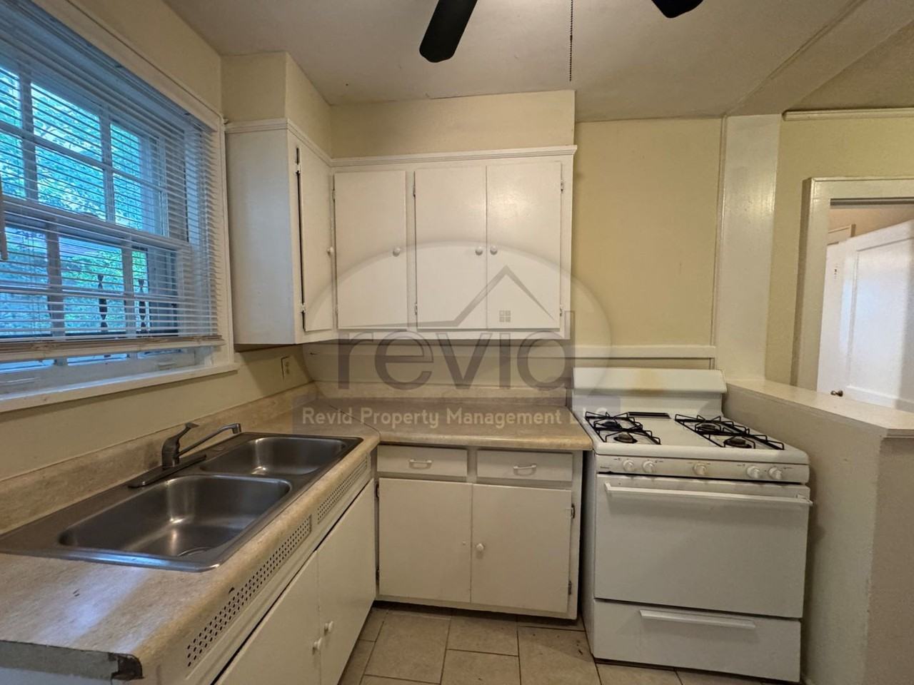 585 N Avalon St - Photo 6 of 12