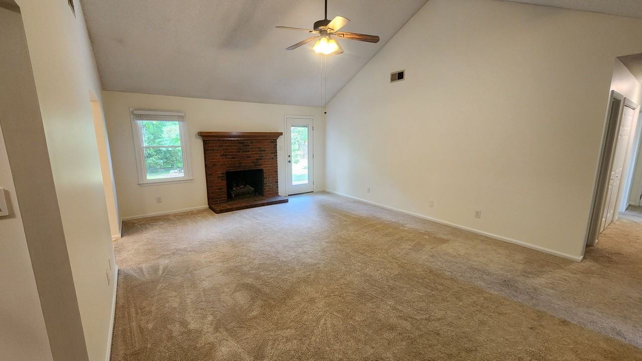 4161 Peyton Ct Nw - Photo 3 of 20
