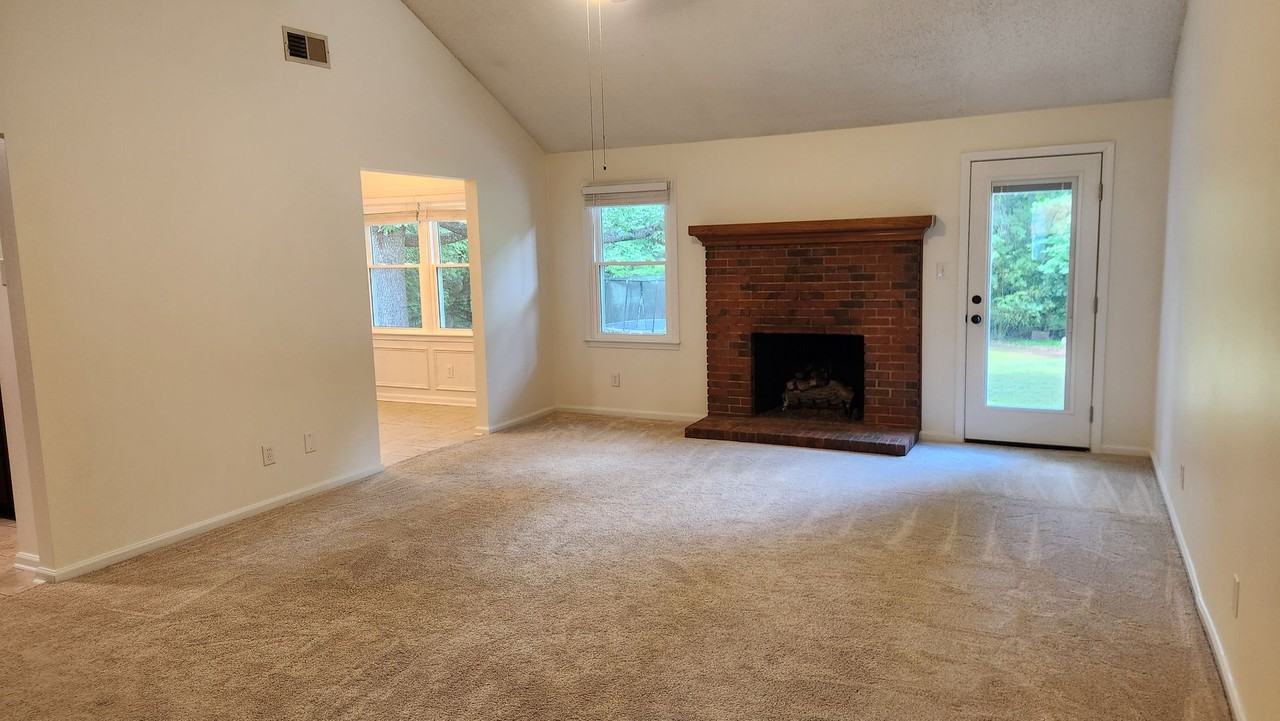 4161 Peyton Ct Nw - Photo 4 of 20