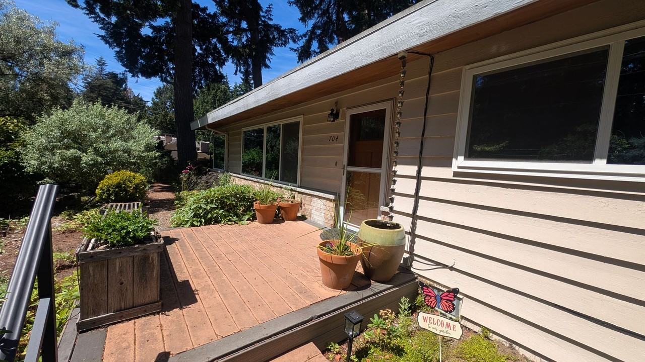 704 N 163rd St - Photo 2 of 23