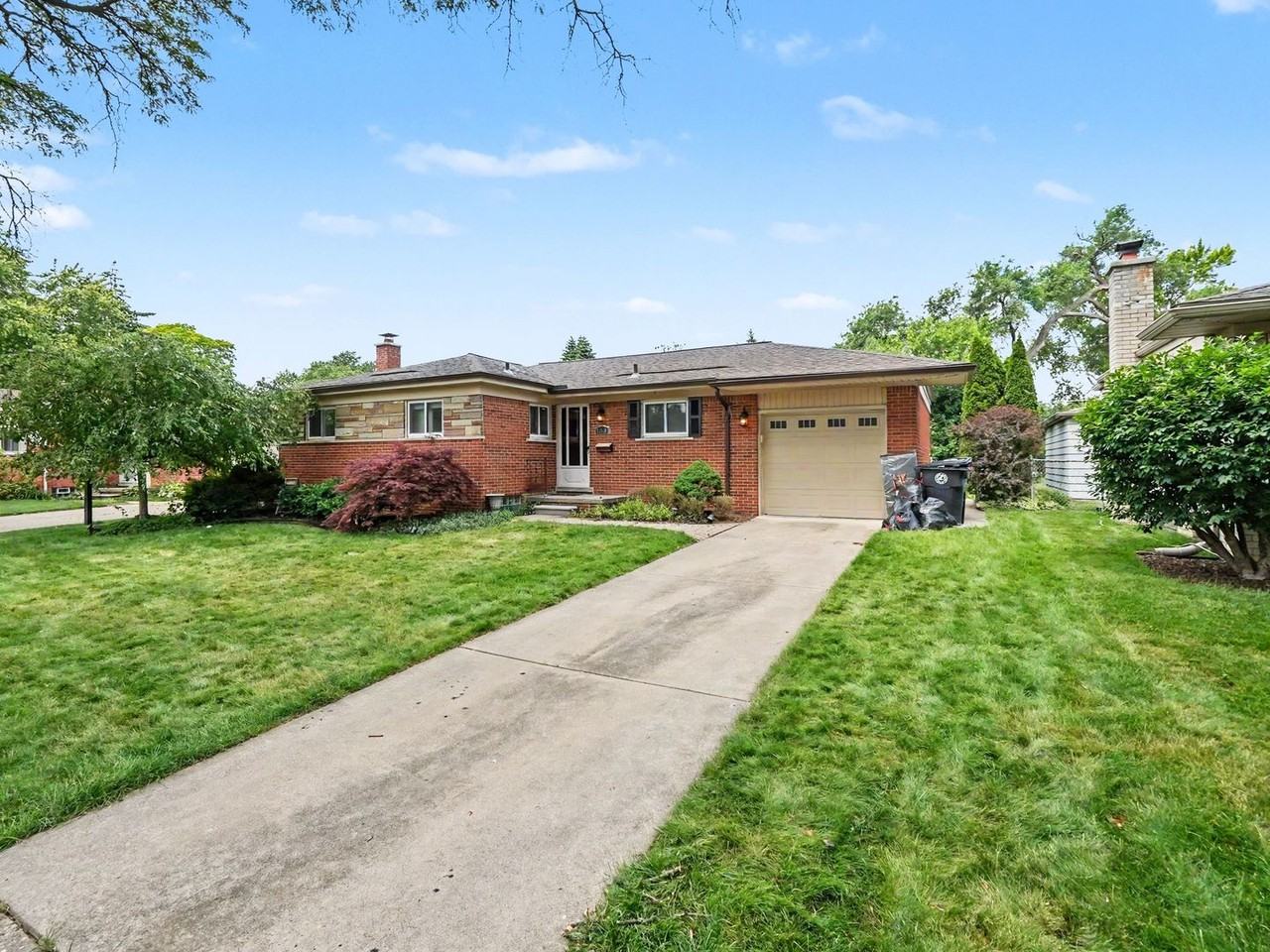 29668 Edward Pl - Photo 3 of 15