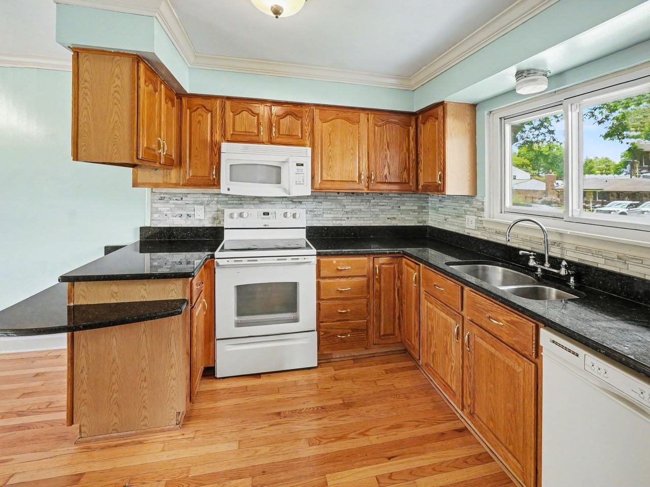 29668 Edward Pl - Photo 6 of 15