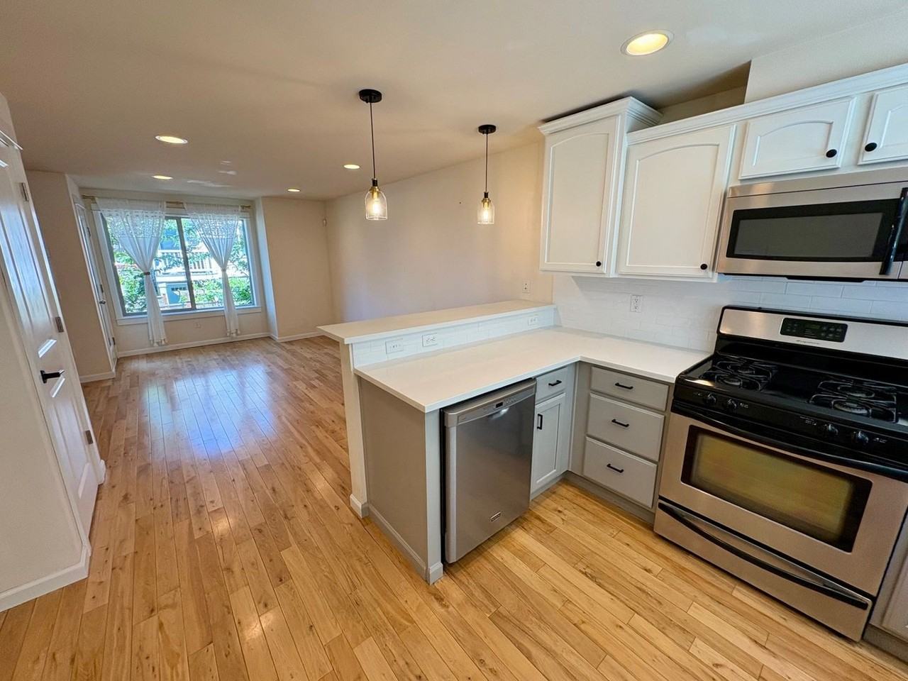 1122 N 92nd St #B - Photo 3 of 17