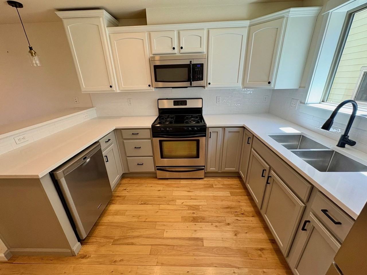 1122 N 92nd St #B - Photo 7 of 17