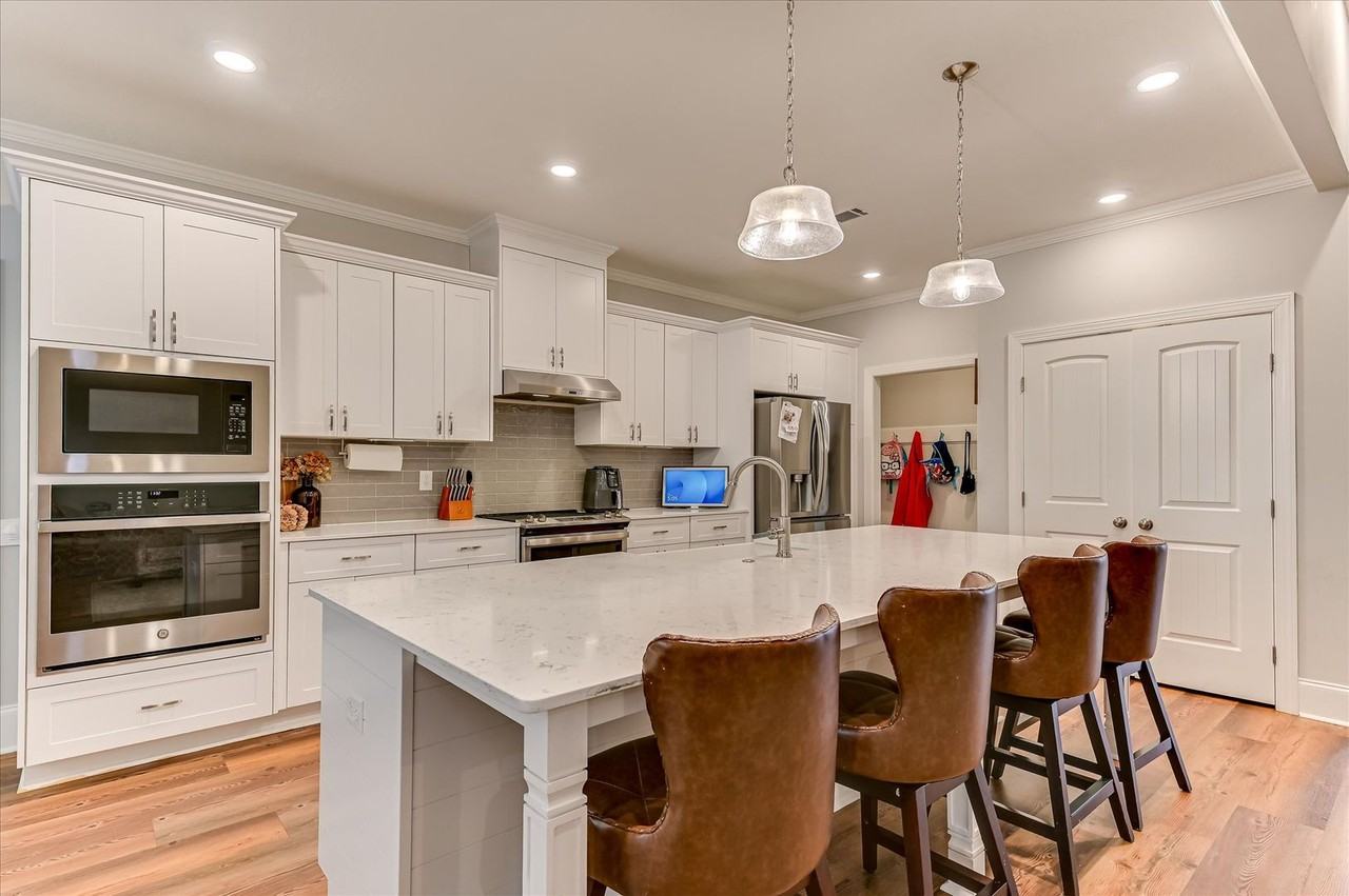 1213 Elbron Dr - Photo 3 of 6
