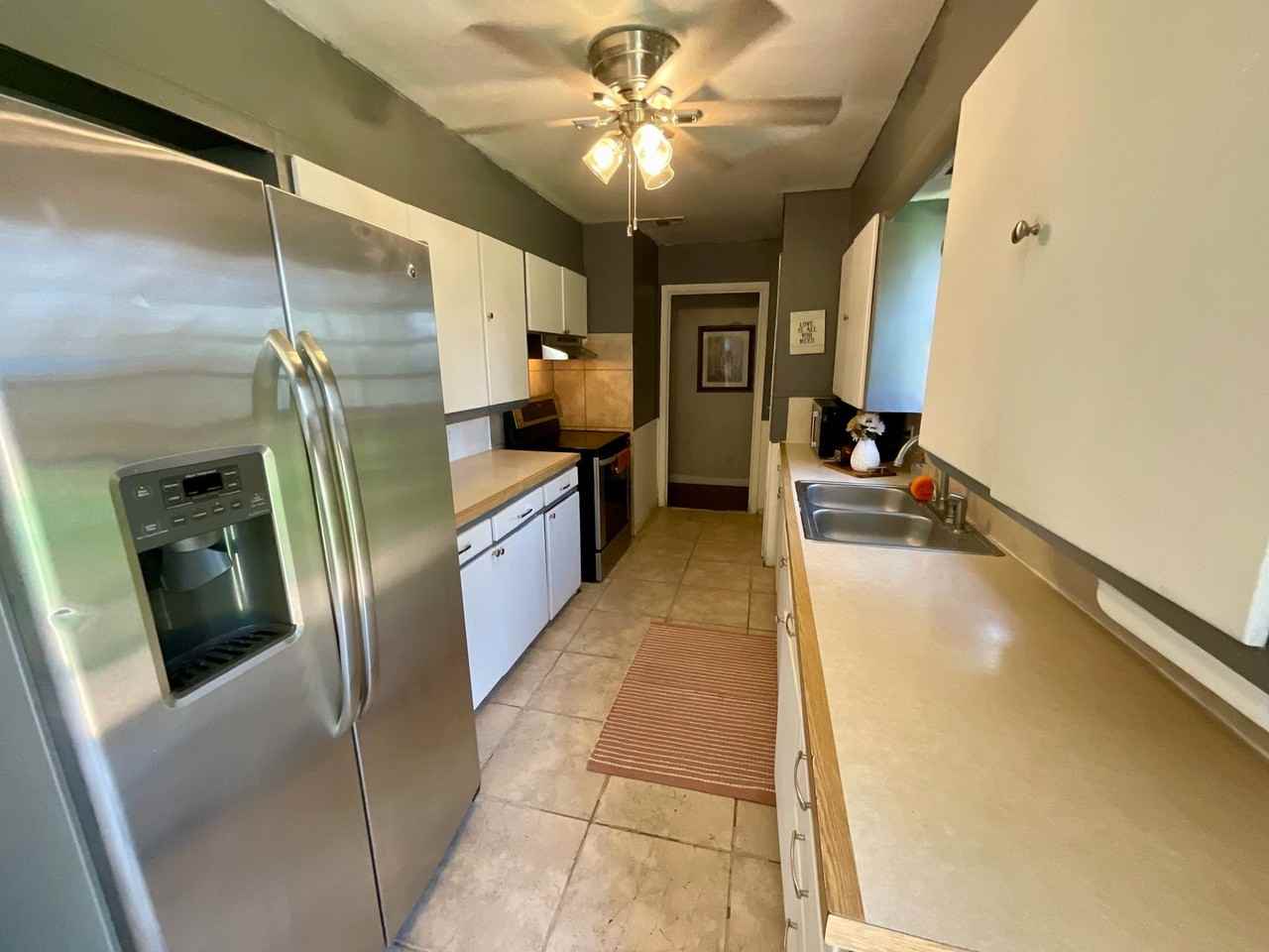 1603 43rd St - Photo 2 of 11