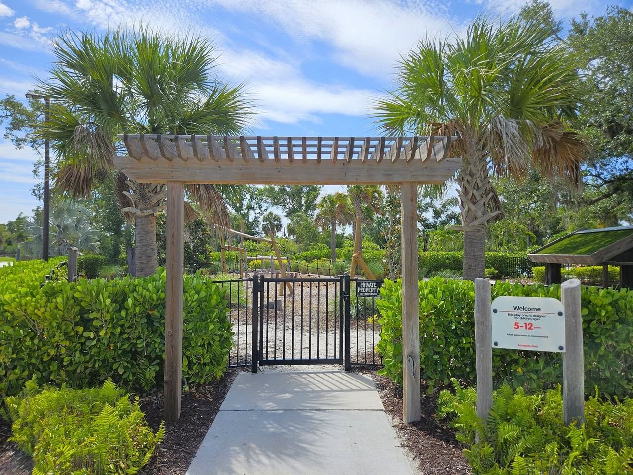 15285 Shady Palms Ln - Photo 4 of 50