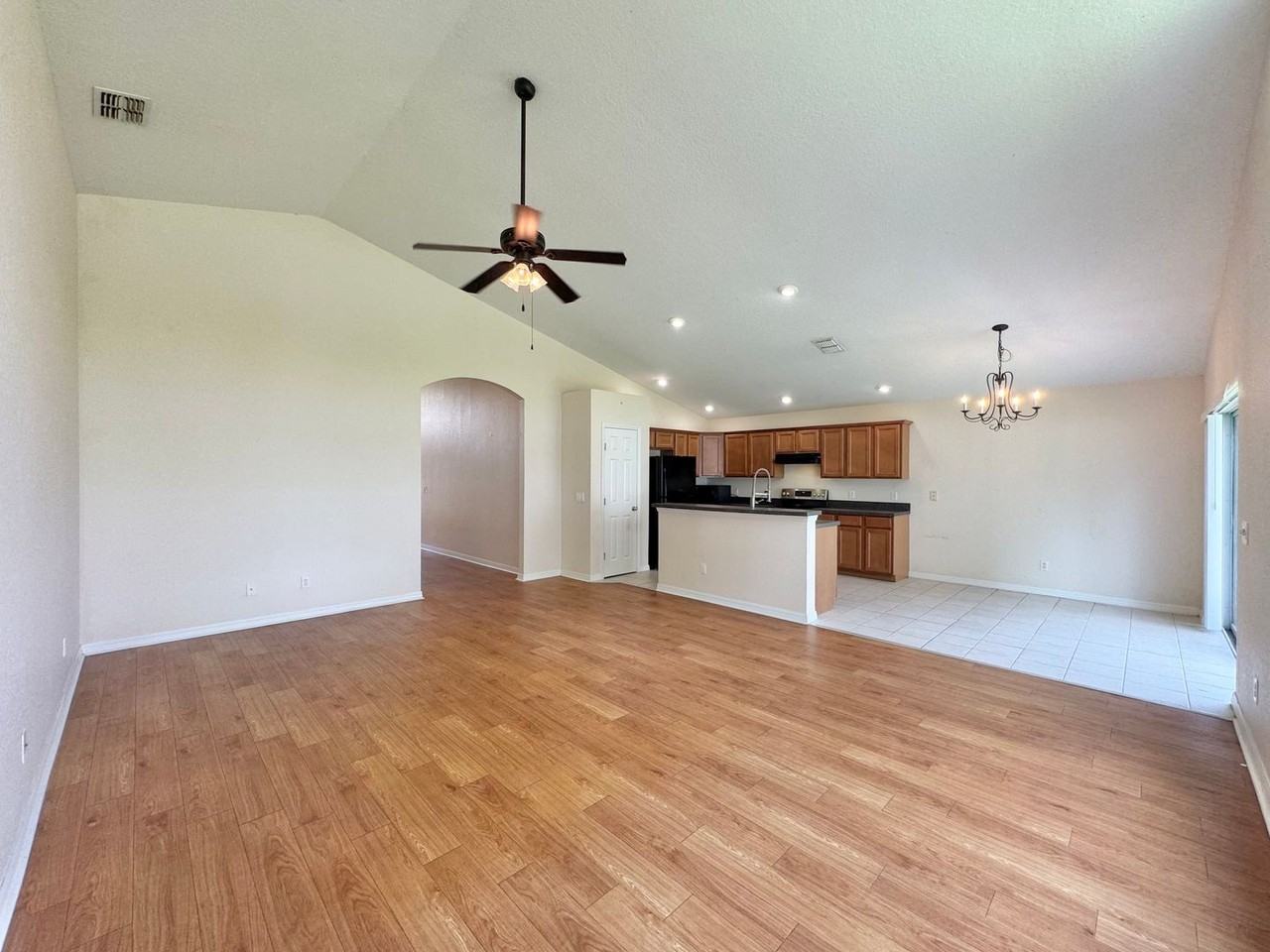 2726 Rochelle Dr - Photo 5 of 33
