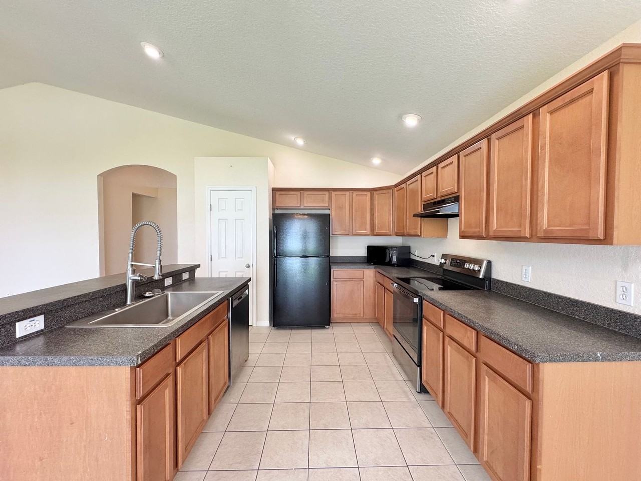 2726 Rochelle Dr - Photo 6 of 33