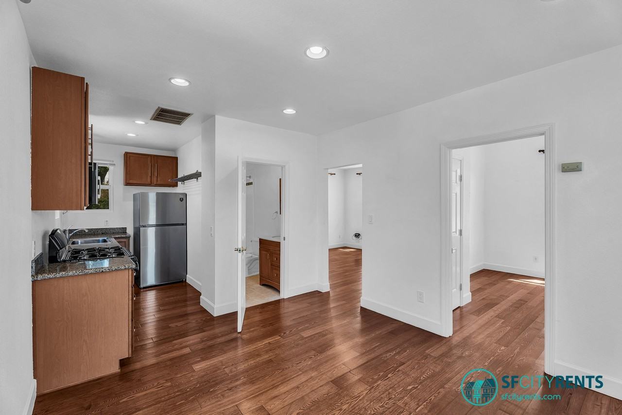 21 1/2 Crescent Ave - Photo 7 of 19