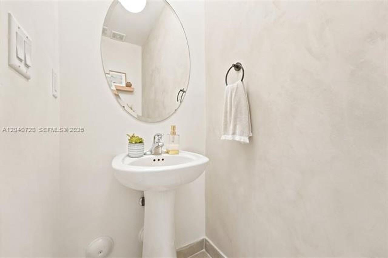 25540 Sw 108th Ave - Photo 2 of 37