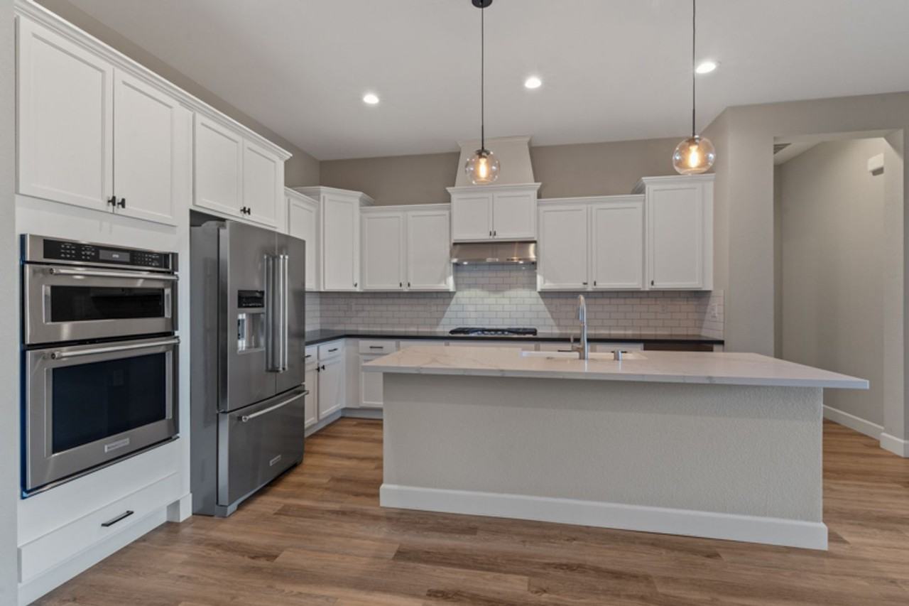 2221 Paint Horse Dr - Photo 3 of 28