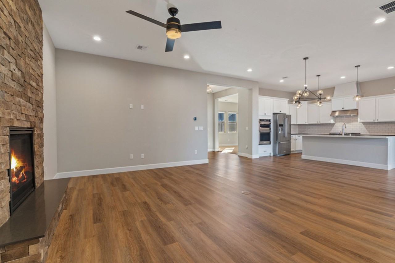 2221 Paint Horse Dr - Photo 6 of 28