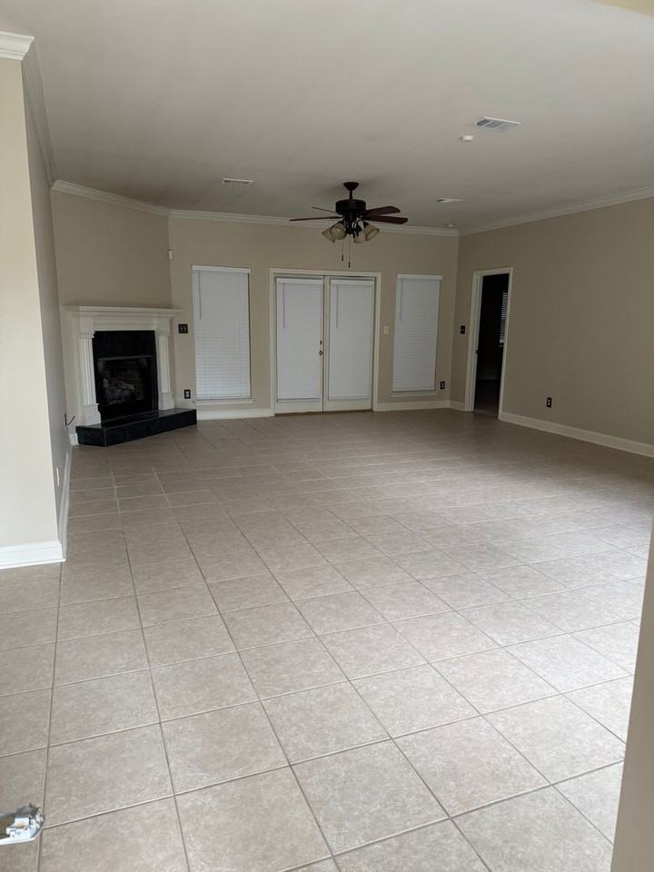 1633 Devon Dr - Photo 3 of 24