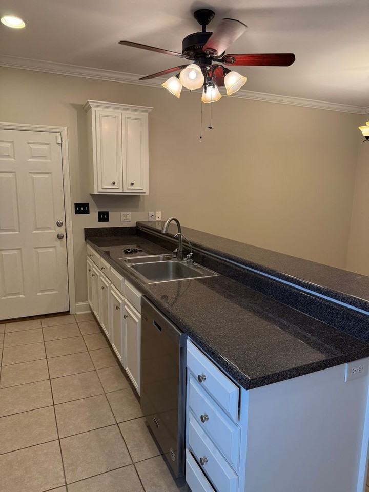 1633 Devon Dr - Photo 5 of 24