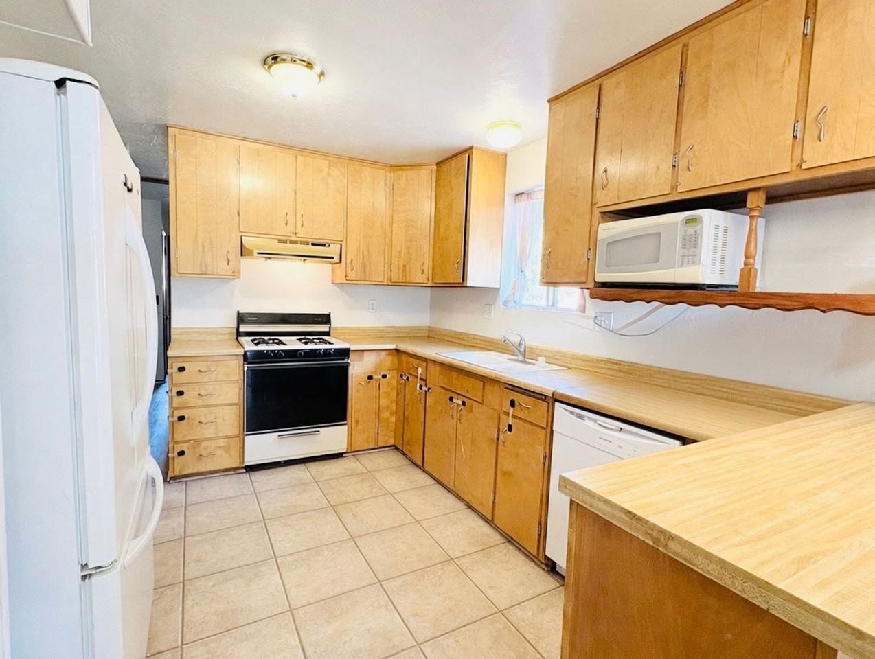 344 Downey Dr - Photo 5 of 14