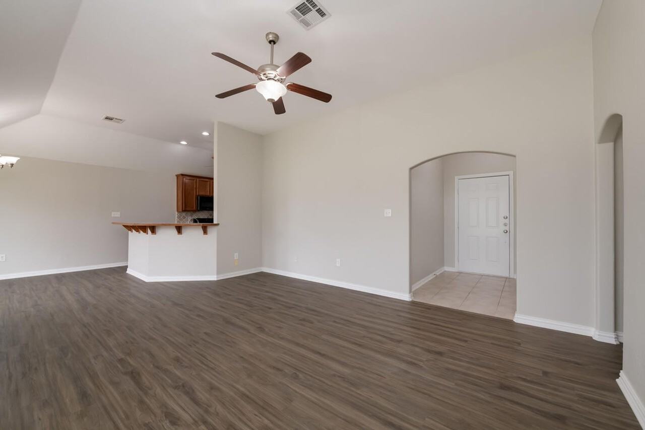 184 Ashland - Photo 4 of 25