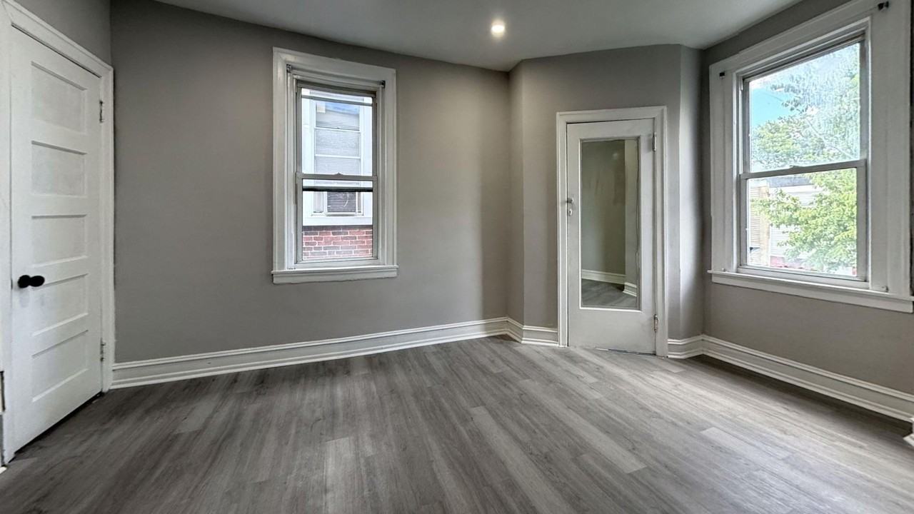 1731 N Redfield St - Photo 2 of 17