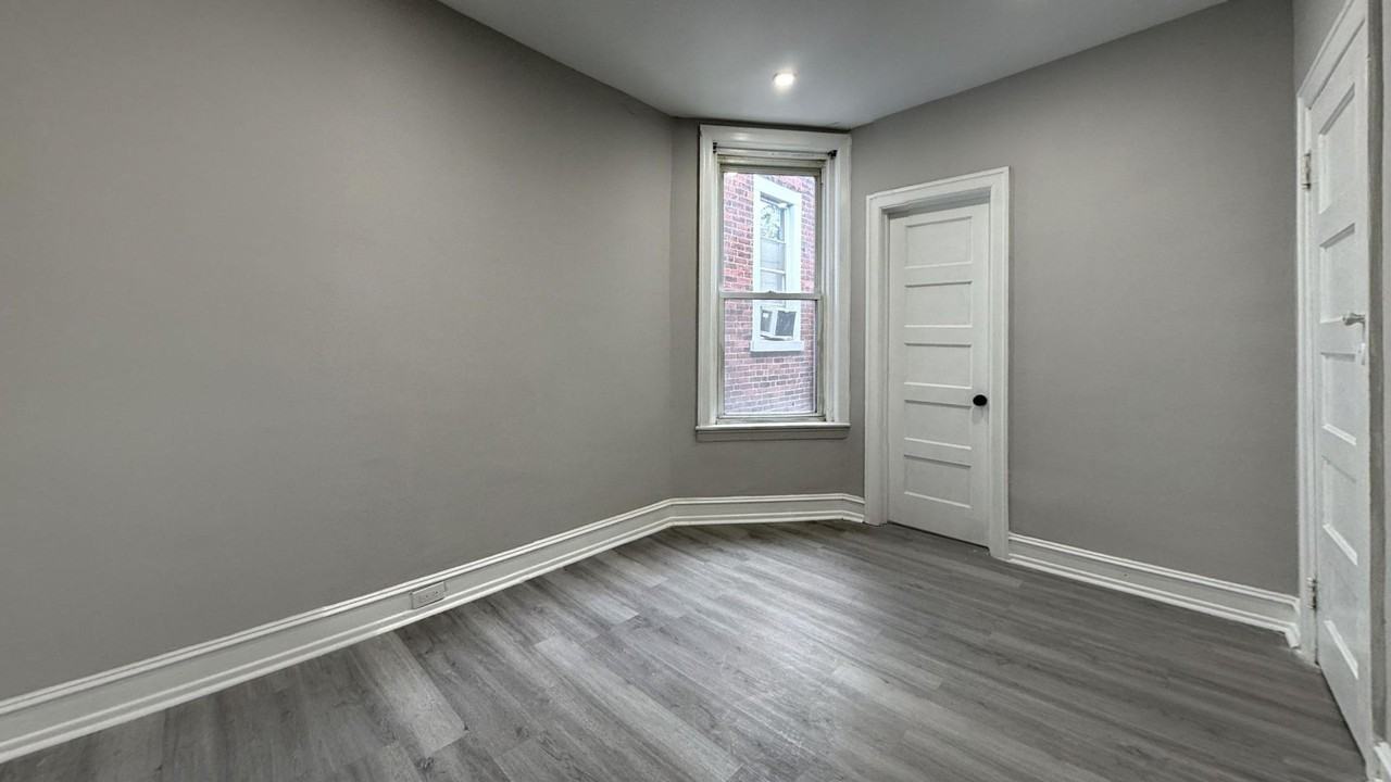 1731 N Redfield St - Photo 4 of 17