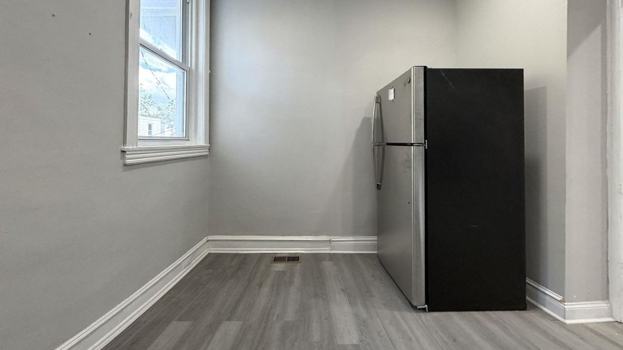 1731 N Redfield St - Photo 5 of 17